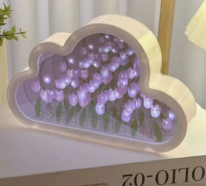 Tsinye ไฟกลางคืนดีไซน์กระจกรูปเมฆ LED พร้อมโคมไฟดอกไม้ประดิษฐ์สำหรับตั้งโต๊ะห้องนอน - Product Image 2