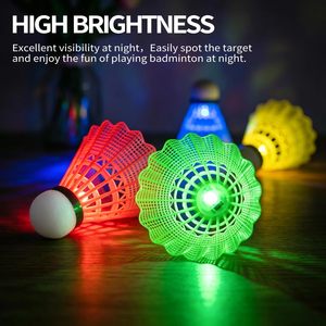 Volants <span class=keywords><strong>de</strong></span> <span class=keywords><strong>badminton</strong></span> LED ZHENAN 4/5/6 PCS en nylon, lumineux dans le noir, équipement sportif pour intérieur et extérieur - Product Image 3