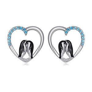 Mini orecchini a forma di cuore con pinguino per donna, graziosi gioielli per le orecchie a forma di animale - Product Image 1
