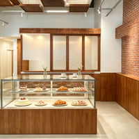 Bar de café de luxe sur mesure, adapté au design intérieur de café.