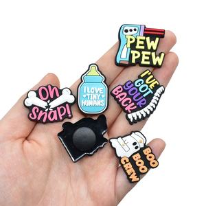 Vente en gros de nouveaux styles de chaussures médicales breloques accessoires en caoutchouc PVC sabot bibelot soins des dents d'allaitement concepteur ensemble de boucles d'extérieur - Product Image 6