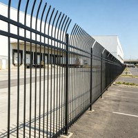 Système de clôture périmétrique fiable pour la protection des stocks, panneaux de clôture en acier galvanisé soudé, clôture à piquets, système de barrière de sécurité pour entrepôts commerciaux