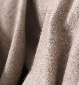 <span class=keywords><strong>Poncho</strong></span> en laine mérinos tricoté à motif de bordure jacquard de luxe pour femmes - Product Image 5