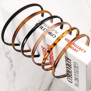 MIO Vente en gros en usine Ensemble de bandeaux en plastique Bandeau unique Divers styles En stock Accessoires de cheveux bon marché Maquillage pour les femmes - Product Image 4