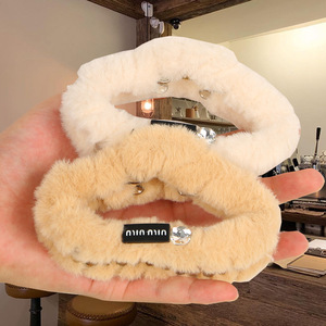 Plush Hair <b>Clip</b> Women Autumn Winter Fluffy Claw <b>Clip</b> Casual Headdress Manual Made Guangzhou <b>Spring</b> 2024 - Product Image 1