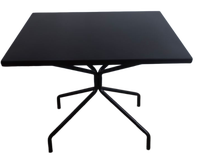 Table d'extérieur rectangulaire solide en aluminium de 31 pouces, résistante aux intempéries, avec design de pieds géométriques pour hôtel et complexe hôtelier