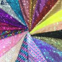 Tissu de maille de polyester brodé de paillettes de rectangle carré de 3mm * 9mm pour le costume d'étape