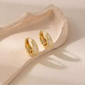 Boucles d'oreilles créoles plaquées or avec micro-incrustations de zircon, forme ovale, bijoux d'anniversaire - Product Image 2