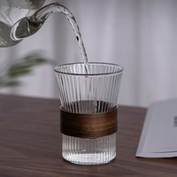 Gobelet de luxe en verre borosilicate texturé de 14 oz avec manchon en bois naturel pour eau, café glacé, thé et cocktails