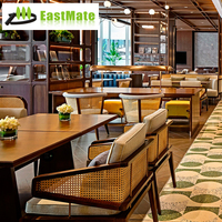 Ensemble de table et de chaises de restaurant en bois massif traditionnel avec options personnalisables, design rond durable