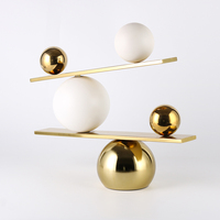 Ornements de boule oscillante en métal de luxe léger, style art moderne, décoration intérieure pour usage domestique et extérieur, emballés en boîte, accessoires pour la maison