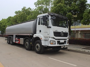 Véhicule de transport de fluide de lavage pour forage pétrolier 30 M3 8X4 - Product Image 2