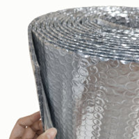 Rouleau de papier d'aluminium Double face de ventes directes d'usine pour l'isolation de bâtiment feuille de bulle d'isolation d'absorption de chaleur et de choc