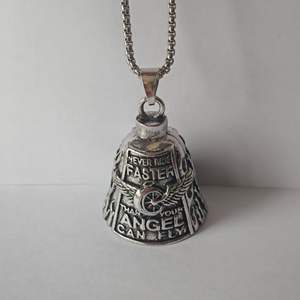 Llavero de metal con forma de corazón, alas de ángel, cruz, campana Gremlin y luz, para motocicleta y motociclistas - Product Image 5