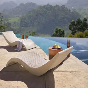 Lit lounge en rotin d'extérieur Protection solaire imperméable Chaise longue de jardin Villa Piscine Lit en rotin Chaise de plage