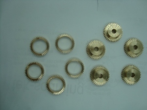 Pince personnalisée OEM pièces d'usinage <span class=keywords><strong>CNC</strong></span> prix raisonnable pièces en cuivre pour les machines et le processus d'estampage automatique - Product Image 2