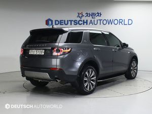 Land Rover Discovery 2017 SD Diesel Automatique d'occasion, SUV de luxe, voiture familiale idéale avec confort et capacité tout-terrain - Product Image 6