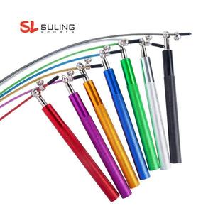 Corde à sauter lestée en acier de haute qualité, réglable, avec poignées en aluminium - Product Image 1