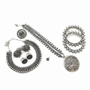 Juego de Joyería de Moda Chapada y Oxidada Jewelemarket con Elegante Colección de Collares - Product Image 2