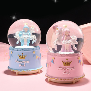 Grande Sfera di Cristallo con Fiocchi di Neve Automatici, Carillon Musicale Decorativo con Luci Colorate, Regalo di Compleanno per Bambini a Tema Parco Divertimenti - Product Image 4