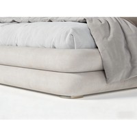 Lit king size modulaire extensible de style Chesterfield moderne avec dossier capitonné en tissu, détails en cuir véritable et sangles, haute densité