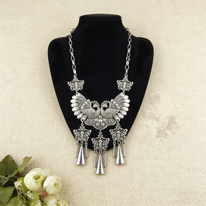 قلادة مياو الفضية المزدوجة على شكل طاووس للجنسين، قلادة همونغ عرقية مميزة بتصميم ياقة وشاح، مزينة بشرابات على شكل فراشة ومخروطية، هدية بوهيمية عتيقة - Product Image 3