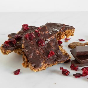 En gros, Snack croustillant Halal Gourmet au chocolat noir caramel, à la canneberge et au toffee, en forme de croûte, Marque privée, OEM, Vrac - Product Image 2