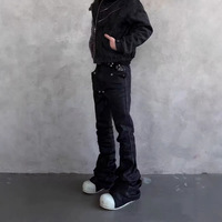 Jeans unisexe en denim moyen style américain inspiré de la mode urbaine, plissés, évasés, enduits de cire, avec détails rivets et jambes larges pour hommes - Vente en gros