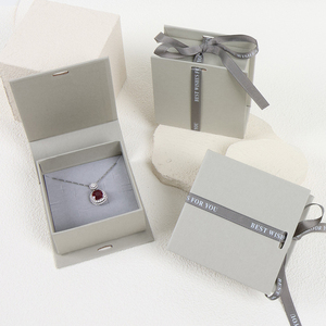 Cajas de Joyería de Cartón con Cinta Gris y Logotipo Personalizado, Empaque Premium para Exhibición de Lujo - Product Image 1