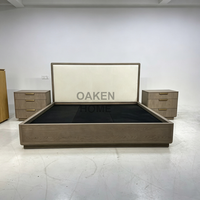 OAKEN Natürliches Eichen-Niedrigprofil-Plattformbett in Kingsize mit Gepolstertem Kopfteil Minimalistisches Massivholz-Bettgestell Schlafzimmermöbel