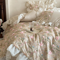 Ensemble de literie de style cour royale française à broderies lourdes en quatre pièces, draps, taies d'oreiller, ensembles de housses de couette