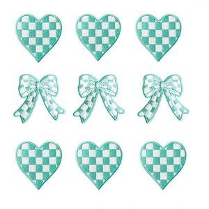 Nouveau Patch Brodé Thermocollant Motif Cœur à Carreaux Aqua avec Nœud Papillon pour Décoration de Chapeaux et Sweats à Capuche - Product Image 1