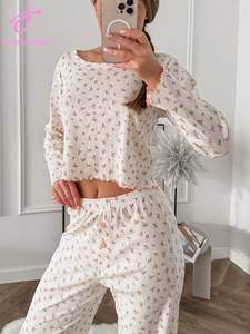 Set Due Pezzi Loveda: Pigiama Donna Personalizzato, Abbigliamento da Casa Morbido in Maglia con Stampa Floreale Jacquard Traforata, Maniche Lunghe e Pantaloni - Product Image 4