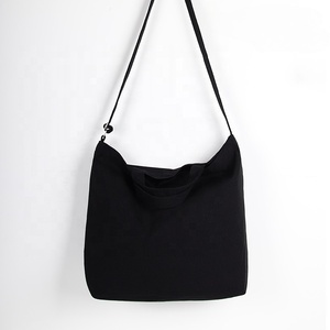 Bolsa de Mensajero de Lona Sublimable con Logotipo Personalizado al por Mayor, Bolsa de Hombro Casual Tipo Hobo para Mujeres y Hombres - Product Image 3