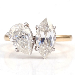 แหวนเพชรโมอิสซาไนต์สีขาวทองคำ 10K ดีไซน์หรูหรา ผ่านการทดสอบเพชร รูปทรงหยดน้ำ/หัวใจ ประดับเพชรสองเม็ด ดีไซน์ไม่ซ้ำใครสำหรับผู้หญิง - Product Image 3