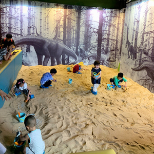 Jeu éducatif pour enfants, péillons de dinosaure dans le sable, - Product Image 4