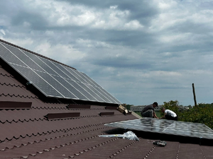 2025 Ne5w 10kwオフグリッドハイブリッドソーラーシステムキット家庭用スタック可能リチウム電池保護缶通信ポート - Product Image 6