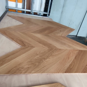 Suelo <span class=keywords><strong>de</strong></span> Madera Maciza Chevron OAK Directo <span class=keywords><strong>de</strong></span> Fábrica con <span class=keywords><strong>Precio</strong></span> Económico, Suelo <span class=keywords><strong>de</strong></span> Madera <span class=keywords><strong>de</strong></span> Ingeniería para el Hogar - Product Image 3
