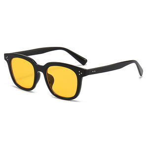 Nuevas Gafas de Sol para Mujer UV380 con Marco de PC, Montura Completa, Clase 2, YC2327 A4, Origen Taizhou, 100% Protección UV - Product Image 3
