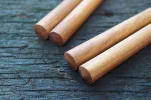 Palillos Chinos Clásicos de Madera con Acabado Liso, Utensilios de Comedor para una Comida Diaria Cómoda, Palillos Chinos de Madera Hechos a Mano - Product Image 5