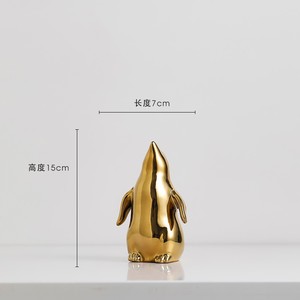 تمثال مجسم من السيراميك على شكل طائر البطريق الذهبي فاخر لتزيين المنزل - Product Image 1