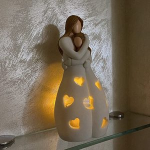 Figurina in resina madre e figlia si abbracciano per la festa della mamma ornamento per la festa della mamma con decorazione per la casa calda statua in resina regalo - Product Image 5