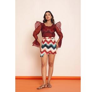 Ensemble coordonné femme élégant en organza rouge avec haut imprimé et jupe, tenue deux pièces stylée avec superpositions élégantes, look tendance - Product Image 1