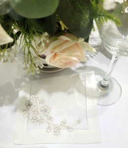 Servilleta de Tela Blanca Hecha a Mano en Vietnam, de Poliéster y Algodón, con Borde Cosido, para Bodas y Fiestas - Product Image 3