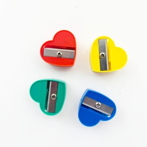 เครื่องเหลาดินสอพลาสติกรูปหัวใจน่ารัก มี 4 สีให้เลือก สำหรับเด็กนักเรียน ลดราคา - Product Image 1