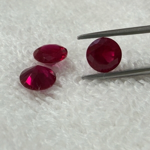 Gemas de Wuzhou 2 #   3 #   5 #   8 #   Piedra Preciosa de Rubí Redonda Creada en Laboratorio, Tratada Térmicamente, de 5mm-10mm, Color Rojo - Product Image 1