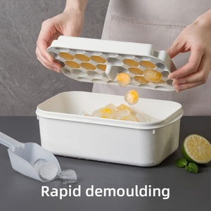 Moule à glaçons grande capacité en silicone avec couvercle, boîte de rangement domestique pour glaçons - Product Image 4