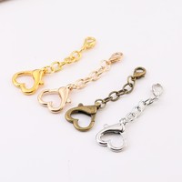 Vente en gros élégant en argent porte-clés en forme de coeur 8 mousquetons fermoir en alliage de zinc accessoire de mousqueton design à la mode pour les cadeaux
