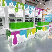 Étagères de présentation pour boutique, présentoirs de vente au détail, design élégant avec éclairage LED, étagères de présentation pour boutique sur mesure
