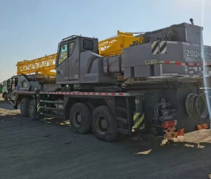 Grue mobile hydraulique à flèche télescopique ZoomLion ZTC500H d'occasion bien entretenue, capacité de levage de 50 tonnes, avec moteur - Product Image 4